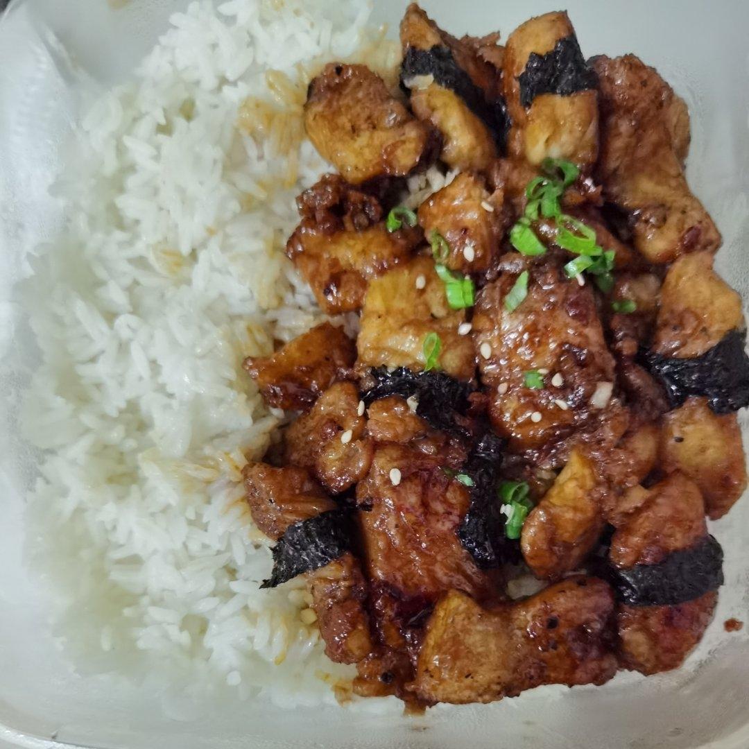 一大碗照烧龙利鱼盖饭，鲜嫩多汁超满足