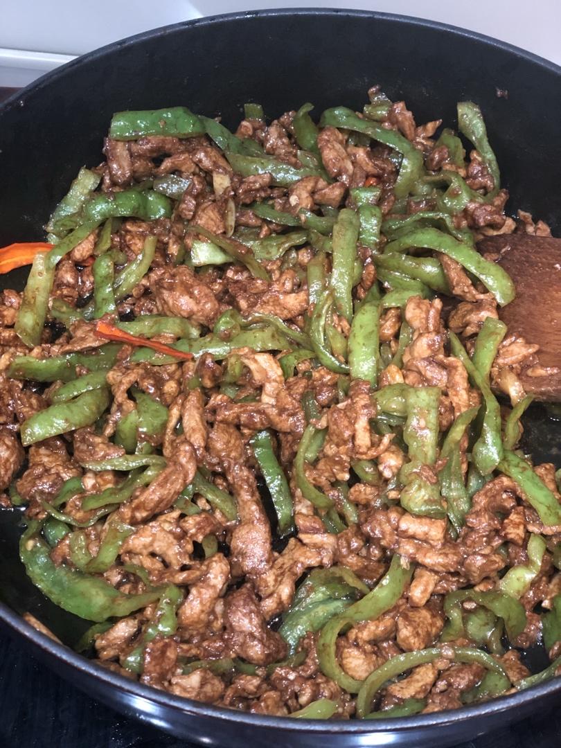 有了它可以吃下两碗米饭尖椒肉丝