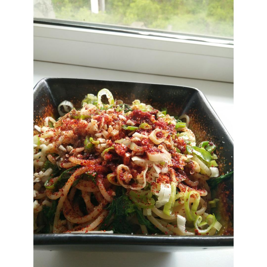 荠菜油泼面