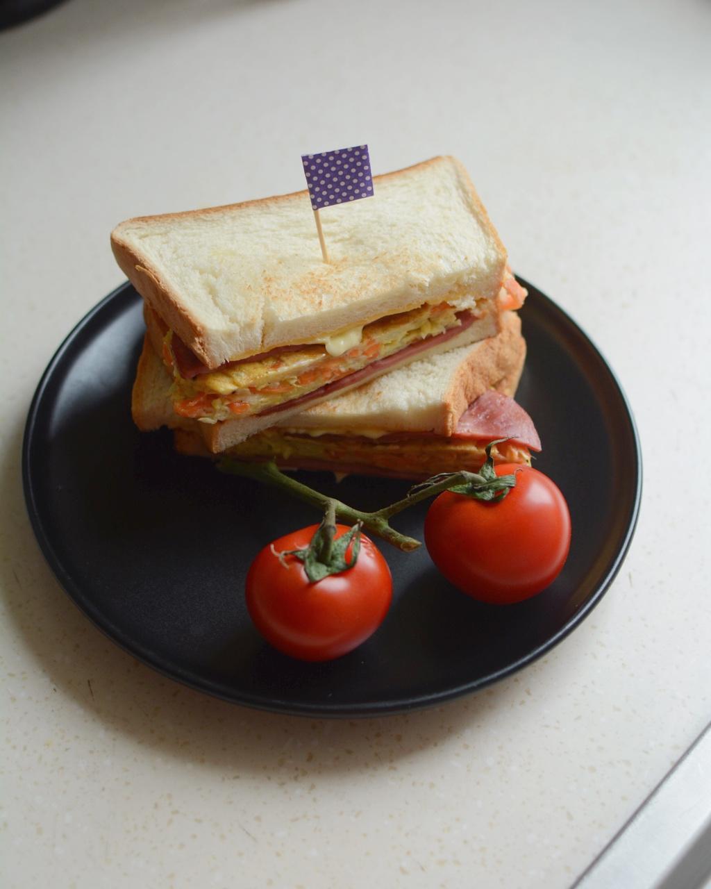 高高高小妹做的 韩国街边小吃同款>韩式早餐三明治