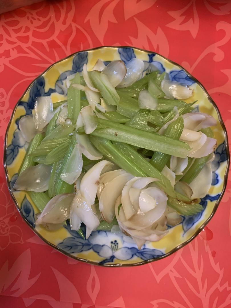 西芹炒百合
