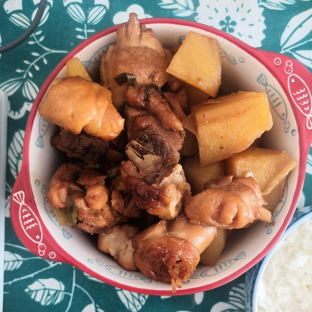 鸡腿炖土豆 上桌秒空盘 汤都喝干了！