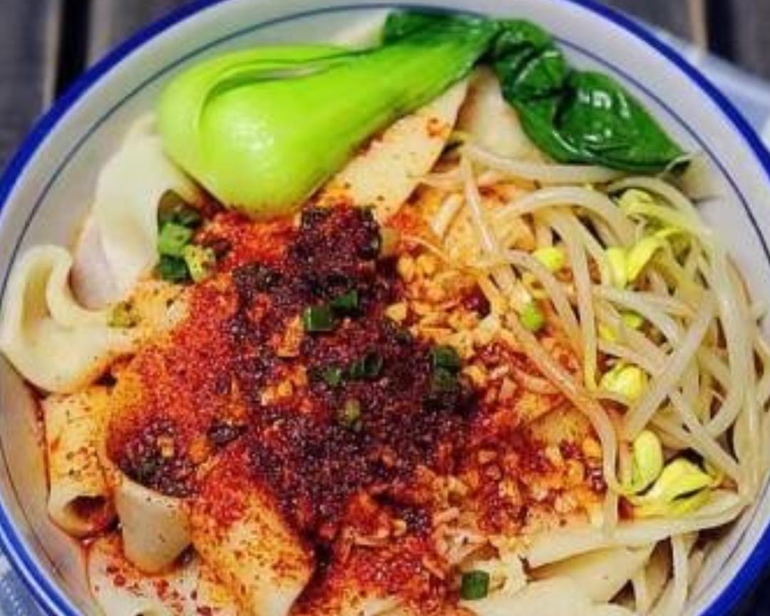 随手就有材料的油泼面