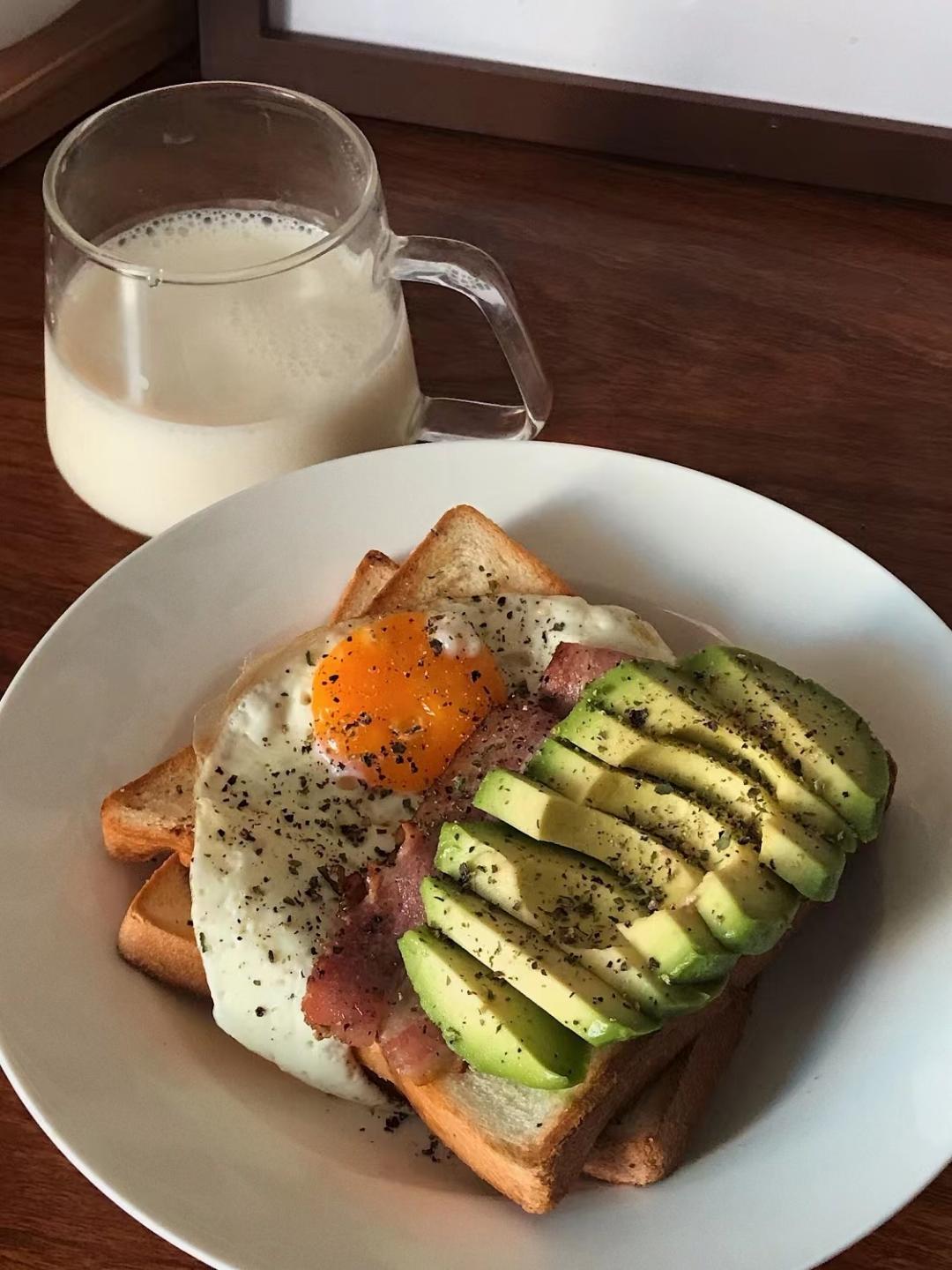 牛油果🥑煎蛋吐司