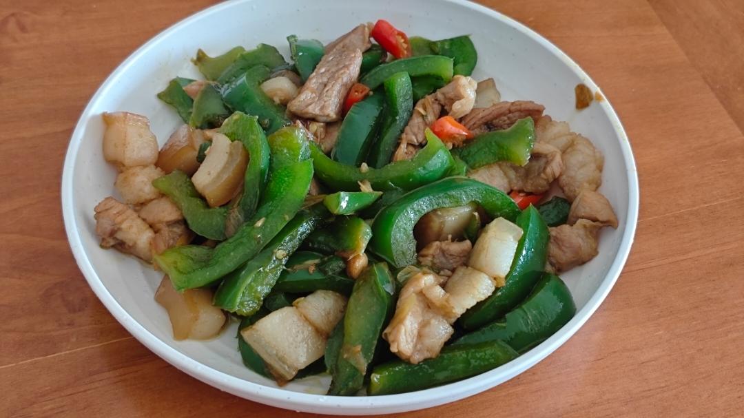 青椒炒偏肥五花肉