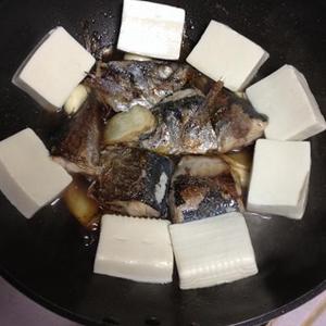 豆腐烧鱼的做法 步骤5