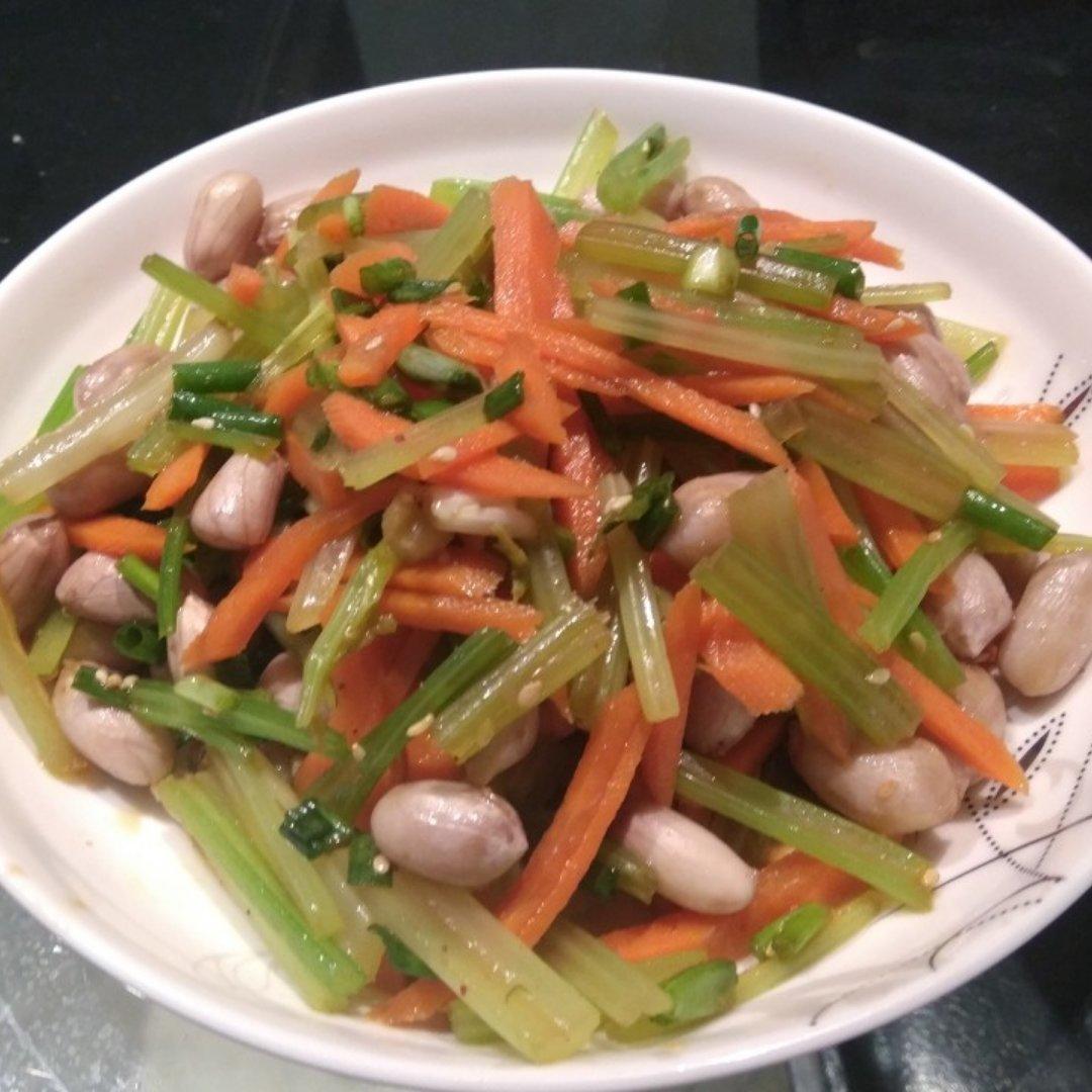凉拌芹菜花生米胡萝卜