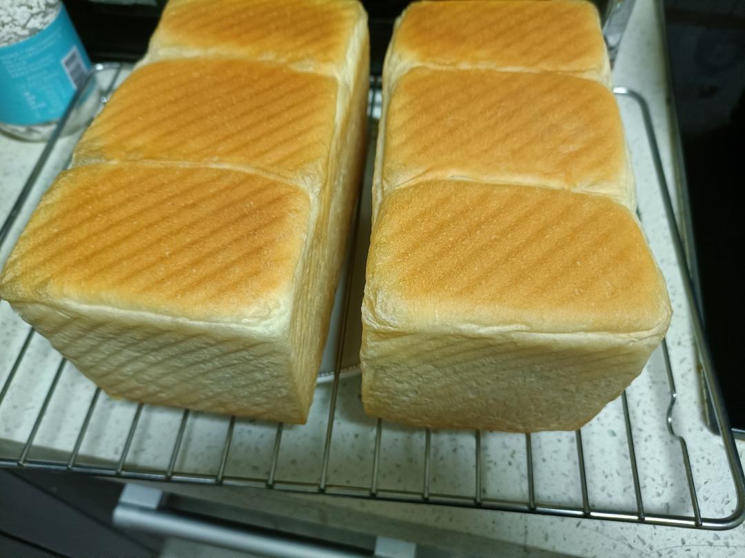 6%含糖量基础白吐司，怎么做都好吃。