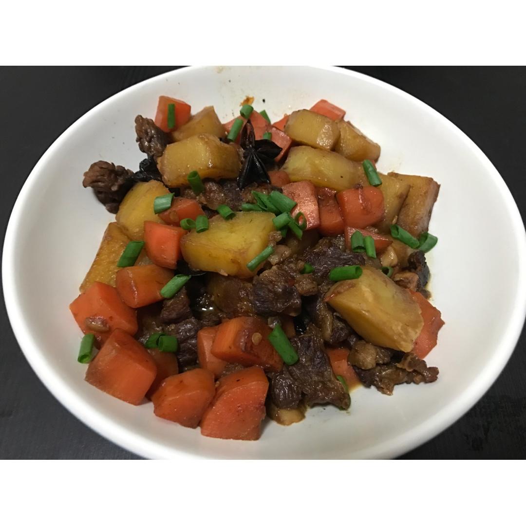 胡萝卜土豆烧牛腩