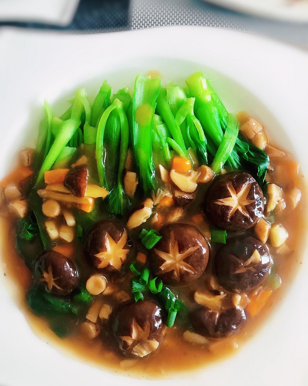 清茶一杯66做的香菇青菜