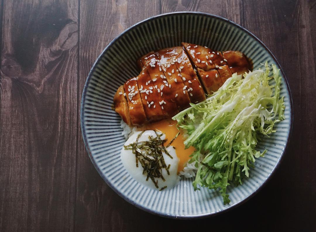 【低脂快手菜】温泉蛋照烧鸡排饭