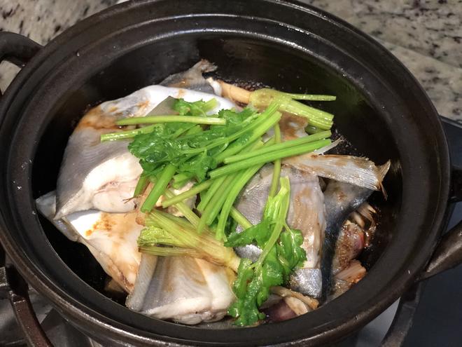 砂锅香菜头焗鱼的做法