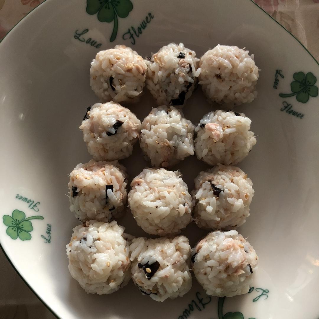 海苔金枪鱼饭团