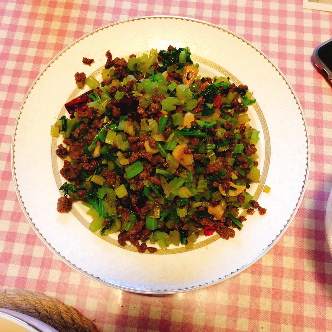 芹菜牛肉末「下饭神器」