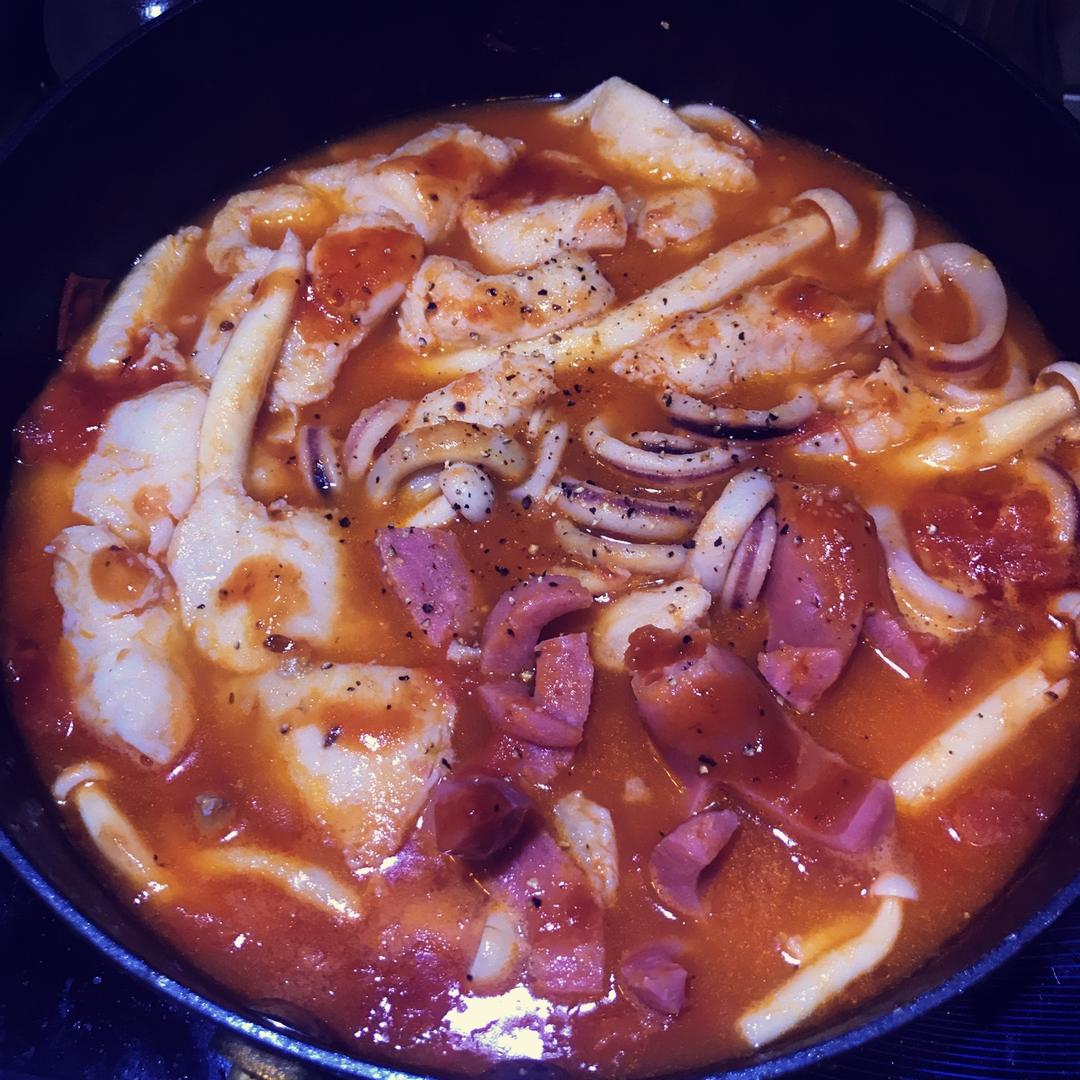 番茄龙利鱼白玉菇豆腐煲