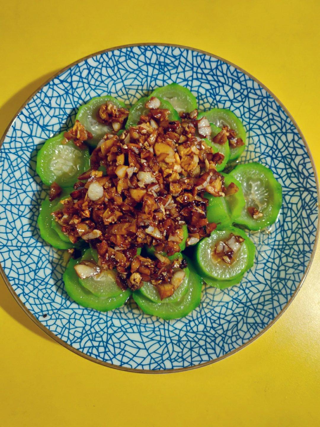 只需要五分钟就可以的美味蒜蓉蒸丝瓜