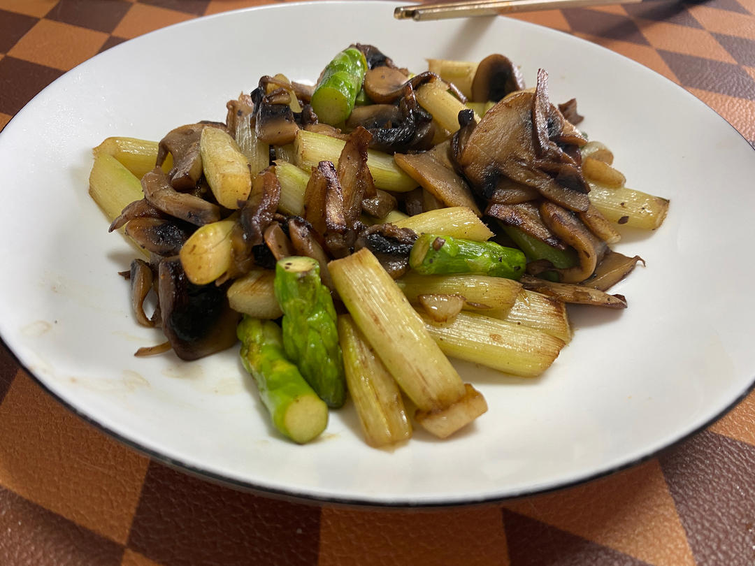 芦笋炒口蘑
