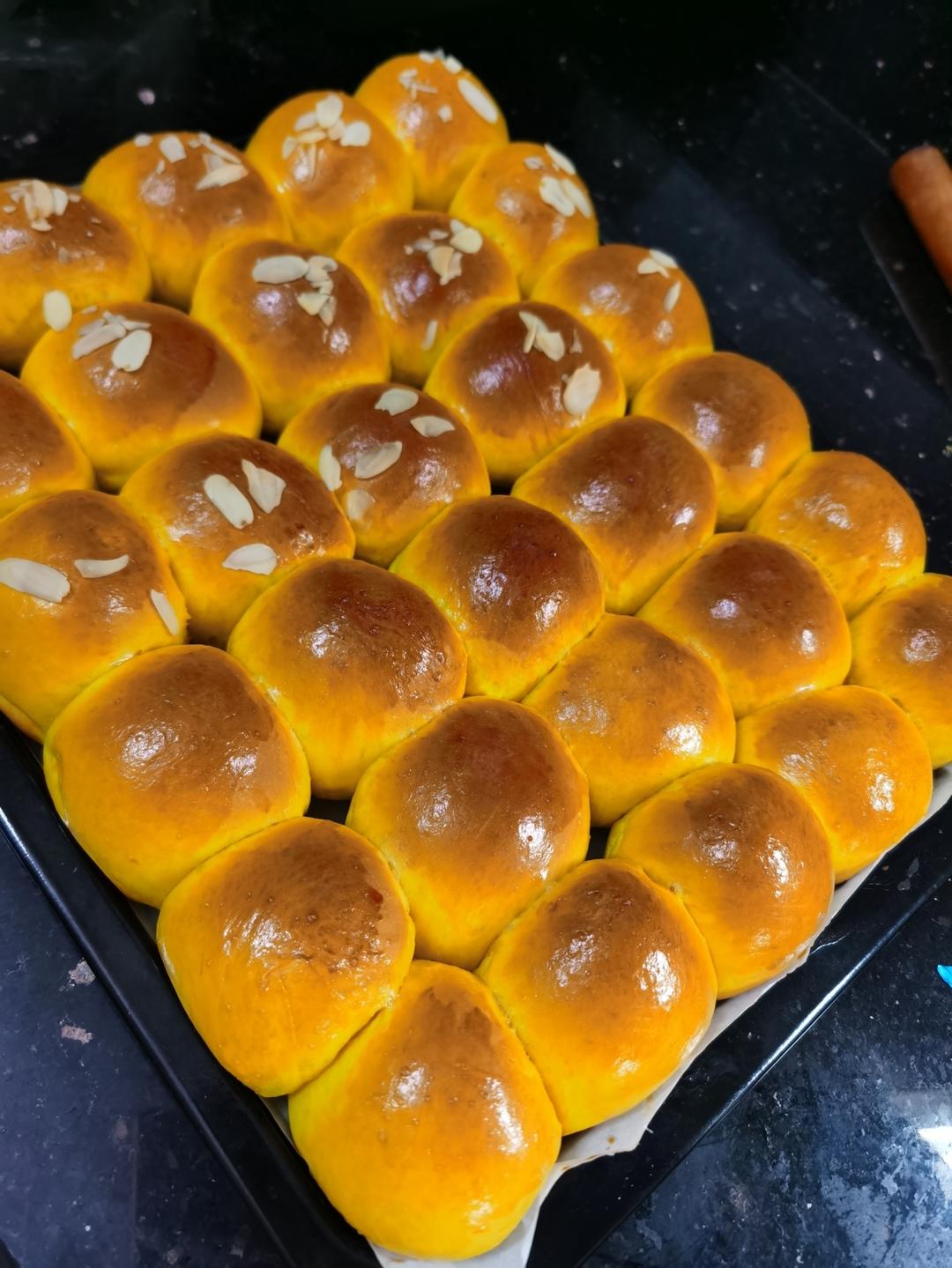 南瓜奶油小餐包（一次发酵）