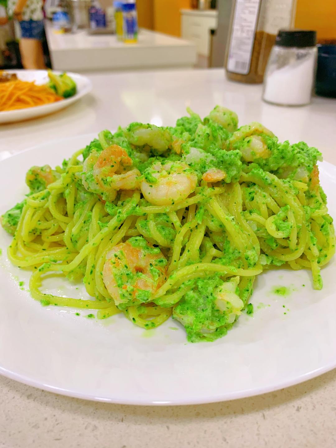 西兰花奶香虾仁意面