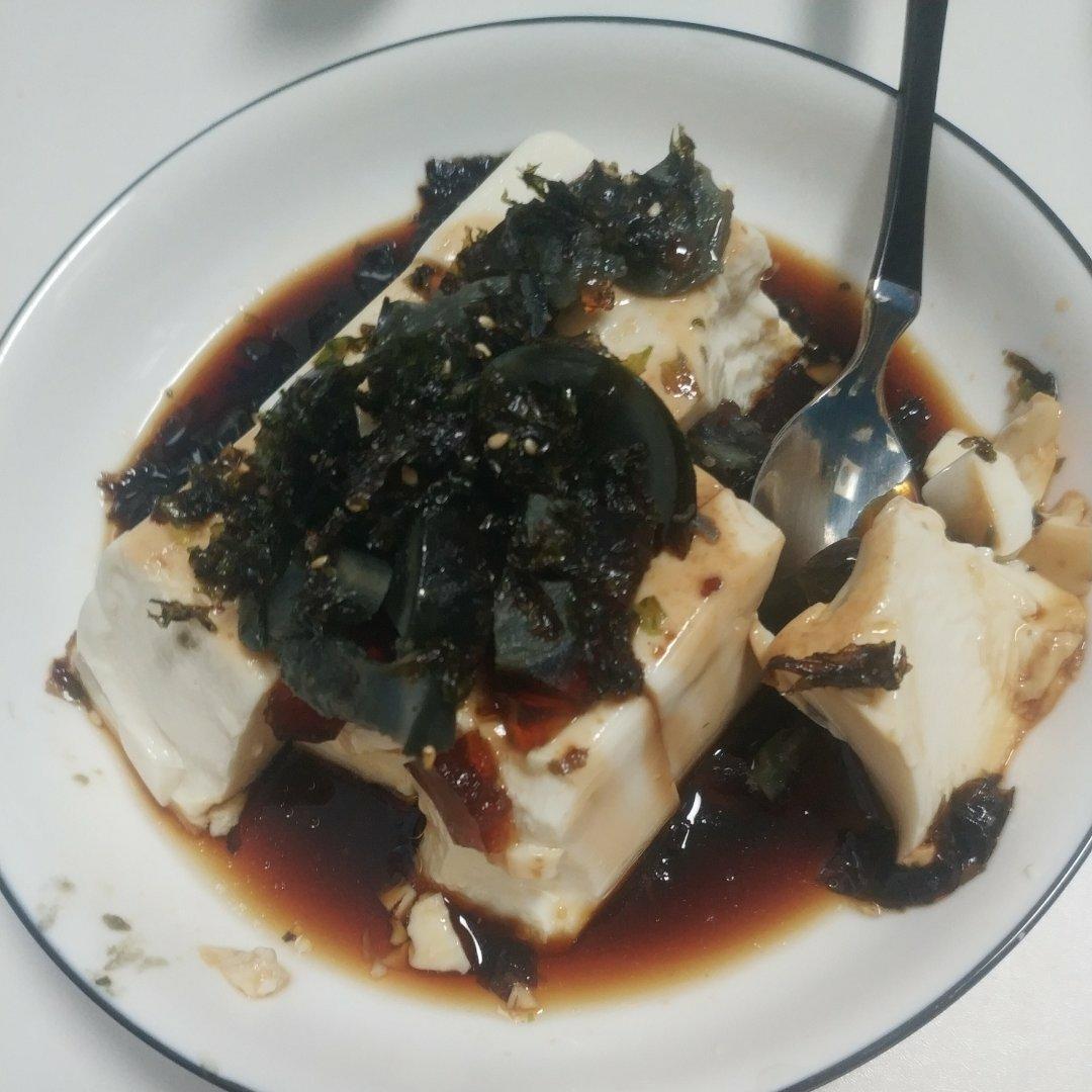凉拌皮蛋豆腐