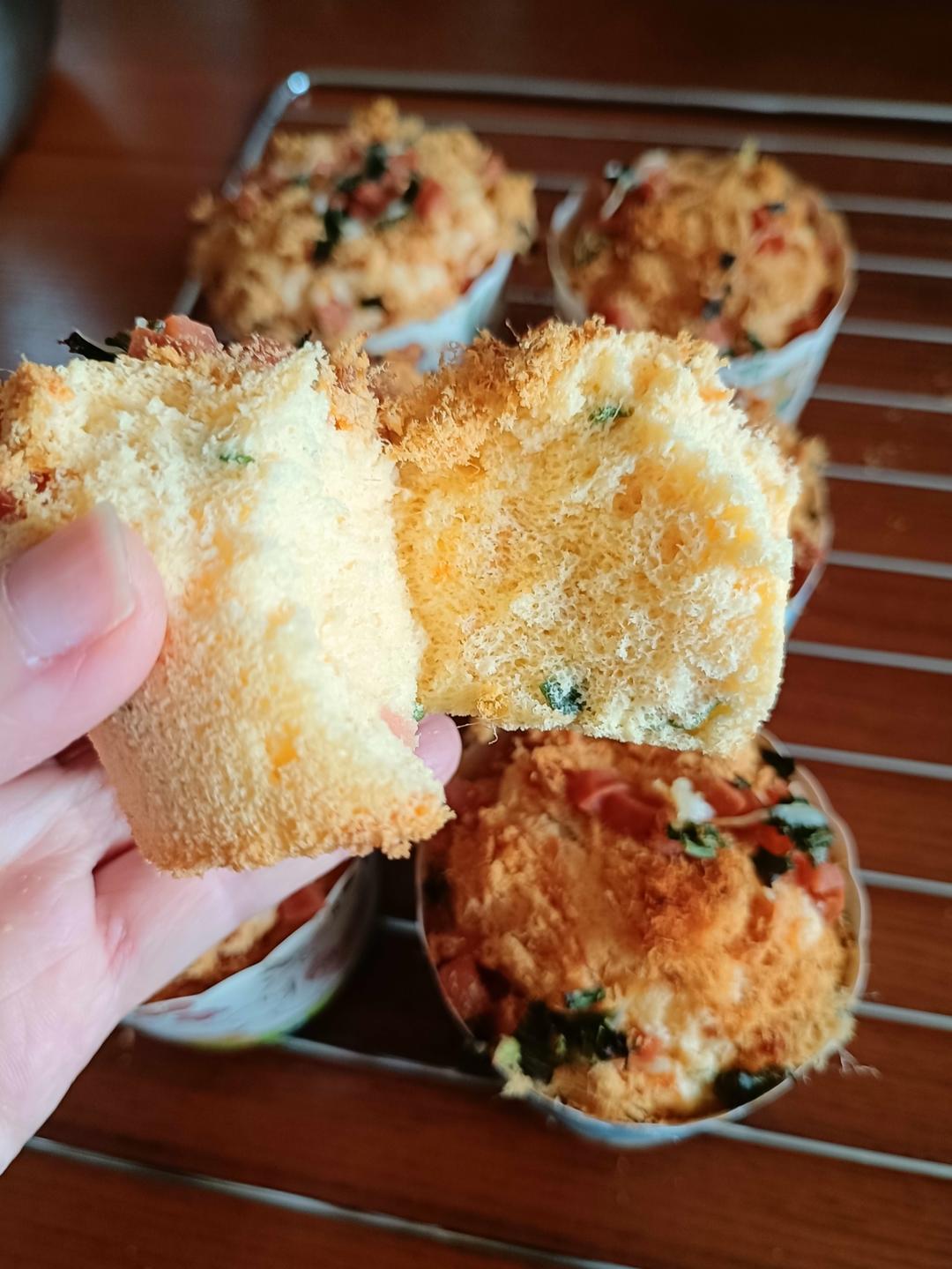 超级松软的香葱肉松火腿杯子蛋糕，不塌陷不回缩，料足巨好吃