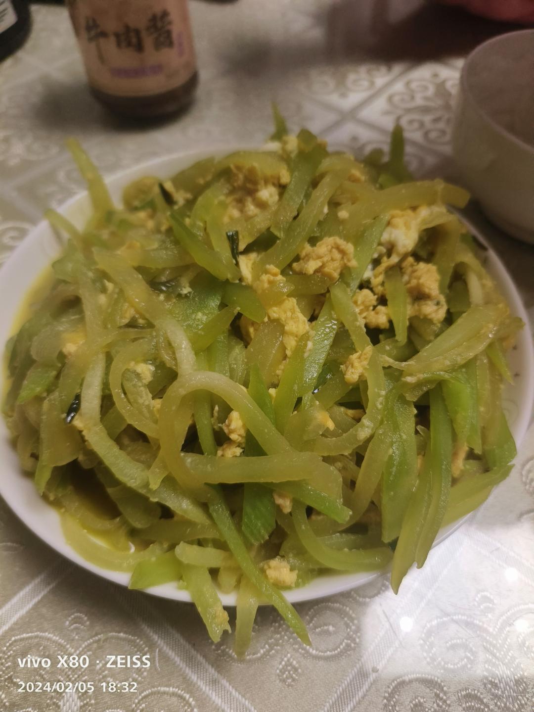 青笋丝炒鸡蛋