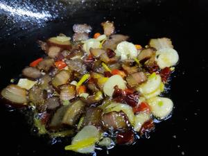 莴笋炒腊肉香味浓郁、肥而不腻、开胃又下饭的做法 步骤3