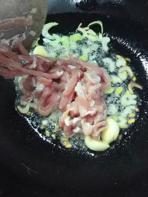 蒜苔炒肉（蒜苔的第二种吃法）的做法 步骤5