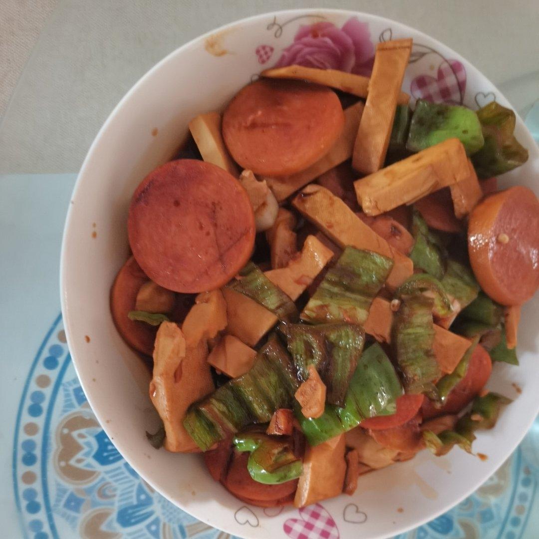 火腿炒青椒豆干
