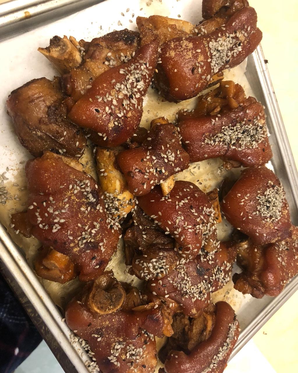 香酥烤猪蹄