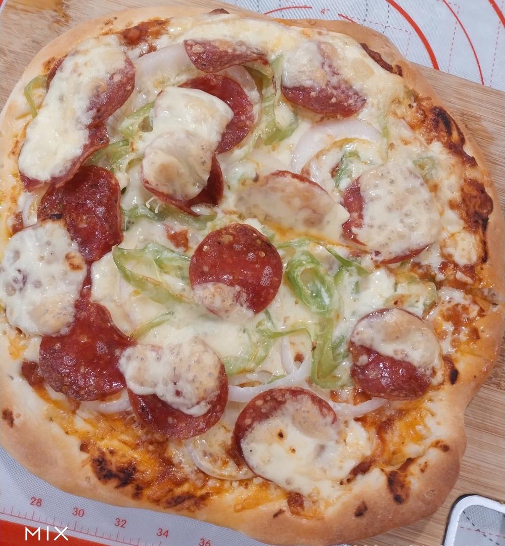 萨拉米薄底披萨 Salami Pizza