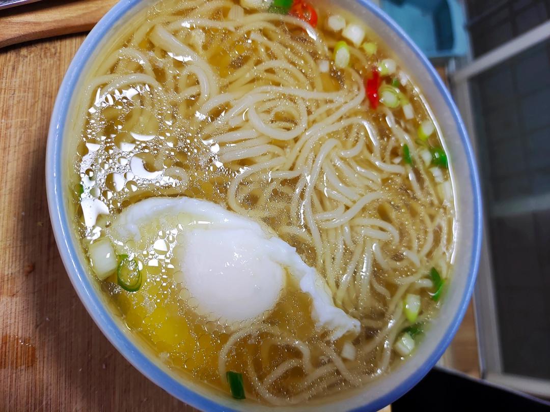 10分钟快手早餐～热汤面🍜