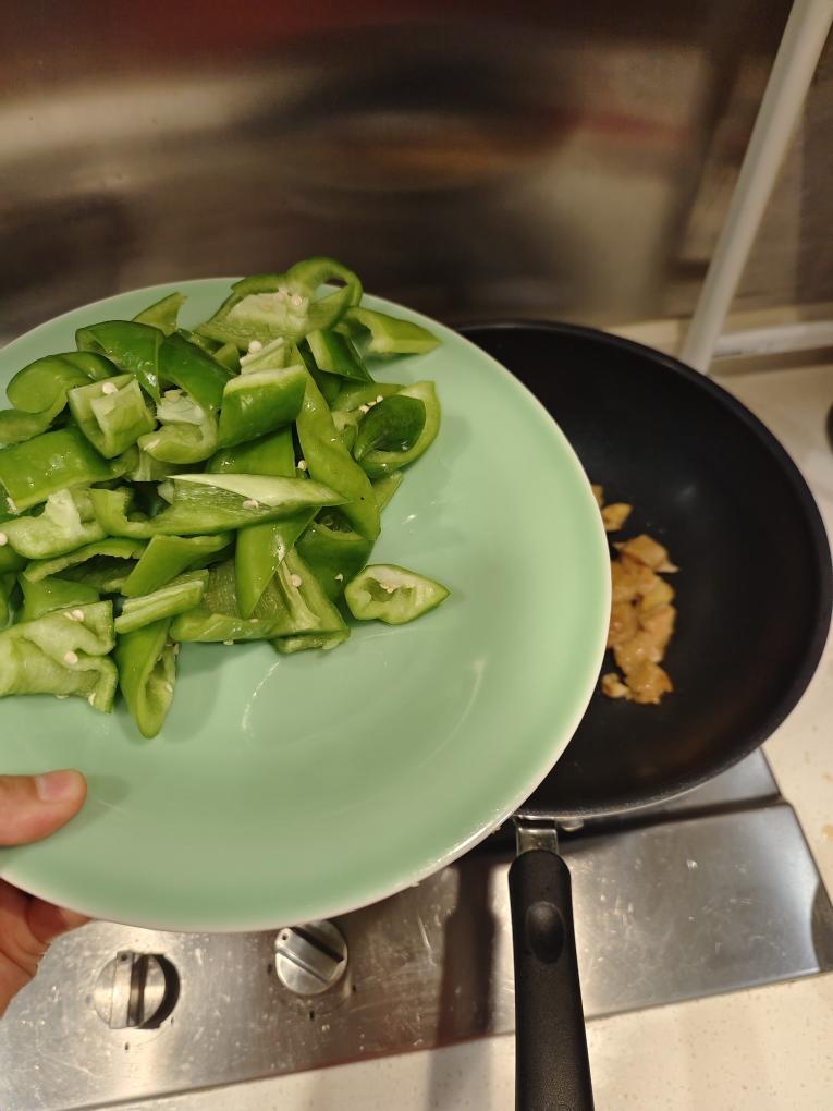 增肌减脂餐-尖椒鸡球的做法 步骤9