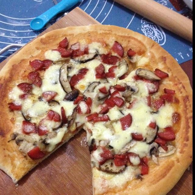 蘑菇蒜肠披萨的做法