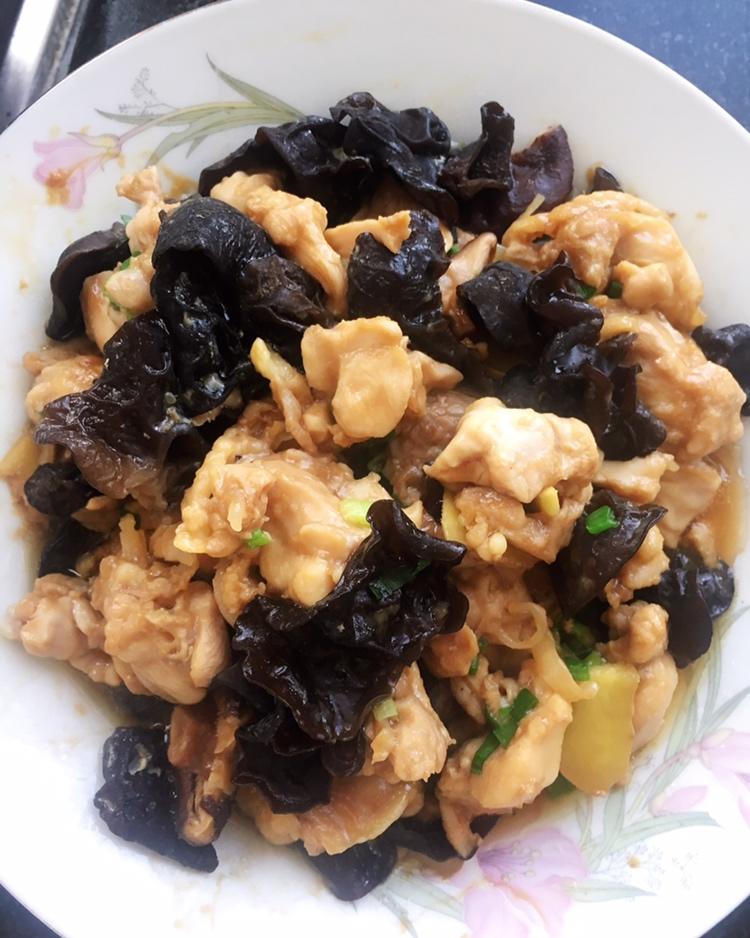 香菇黑木耳蒸鸡