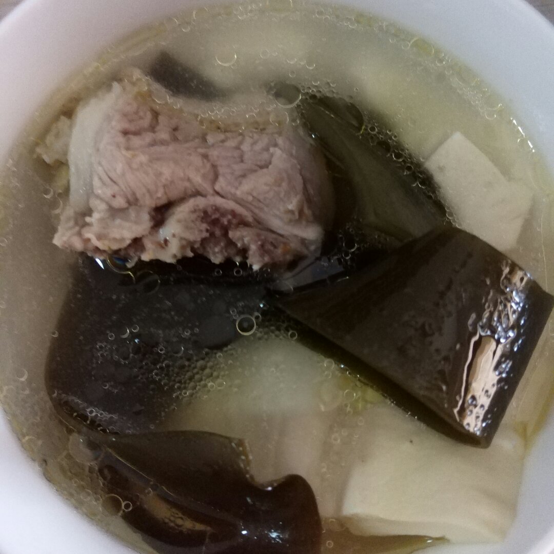 海带黄豆龙骨汤