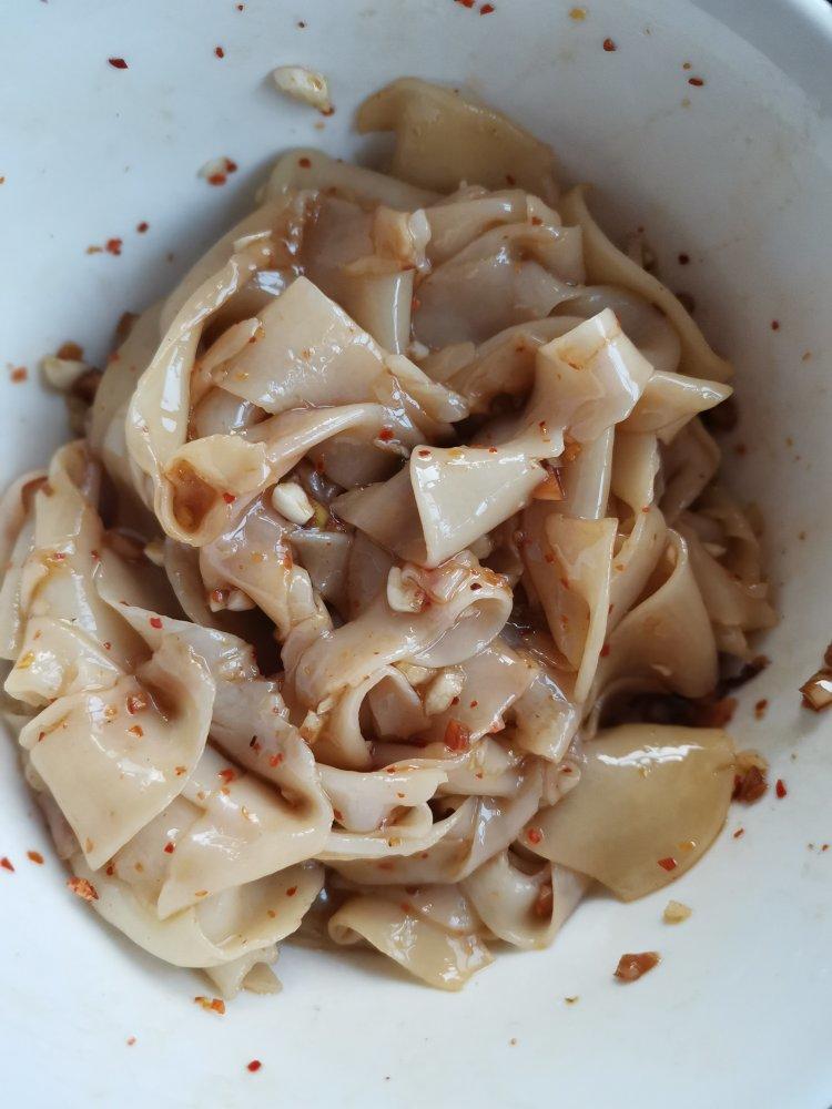 饺子皮油泼面