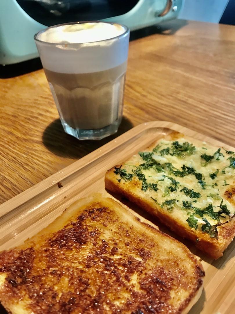 吃完还想啃手指的蒜香烤吐司面包