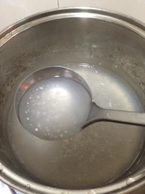 红豆黑米银耳椰汁西米露的做法 步骤3