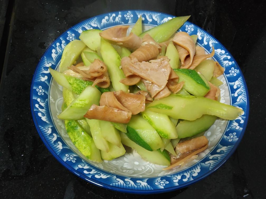 鱿鱼炒青瓜的做法