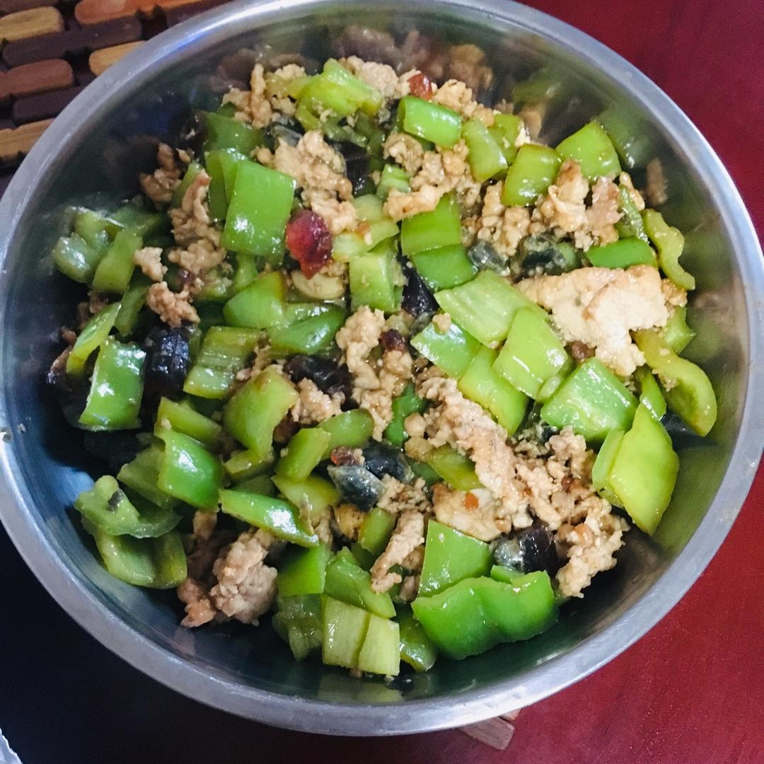 尖椒肉末炒皮蛋