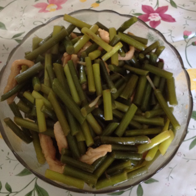 蒜苗炒肉丝