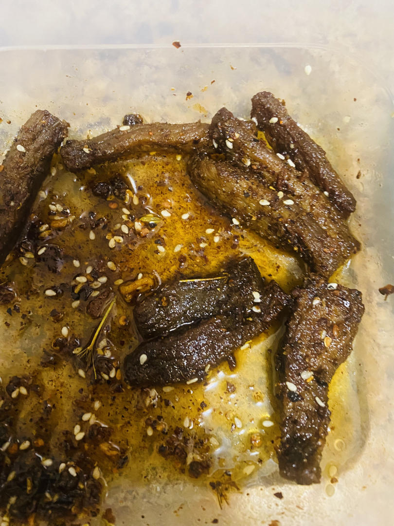 零嘴☺️越嚼越香的“麻辣牛肉干”