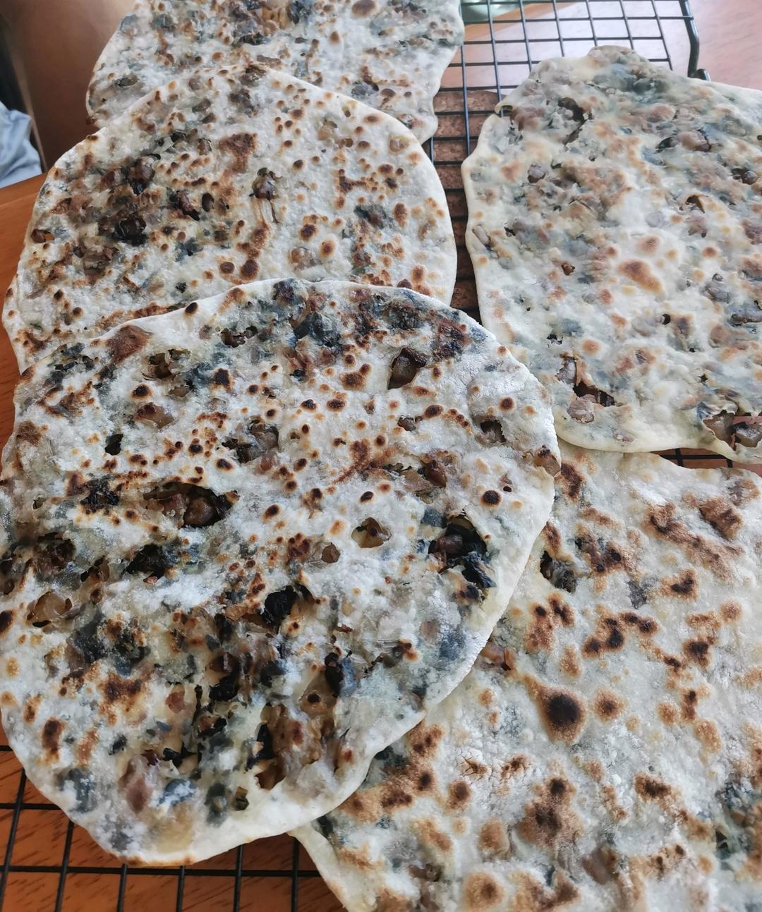不输给路边摊的梅干菜饼or锅盔