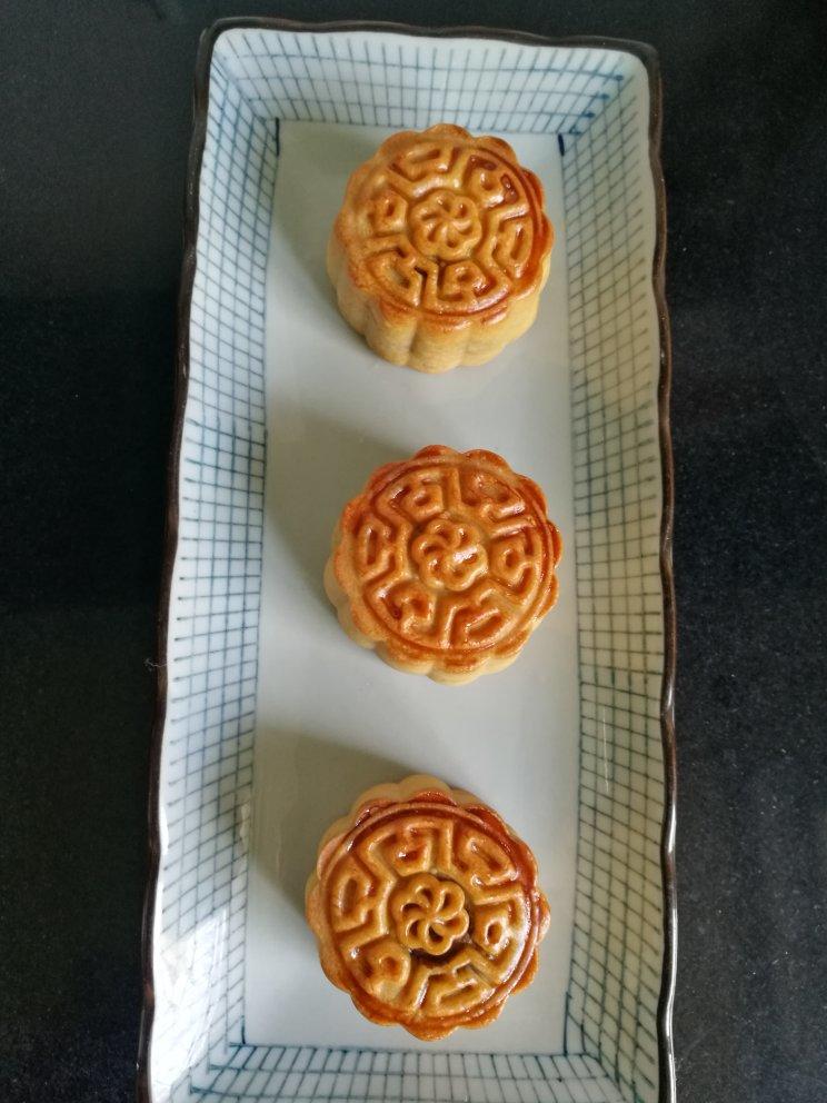 广式月饼—蛋黄莲蓉月饼