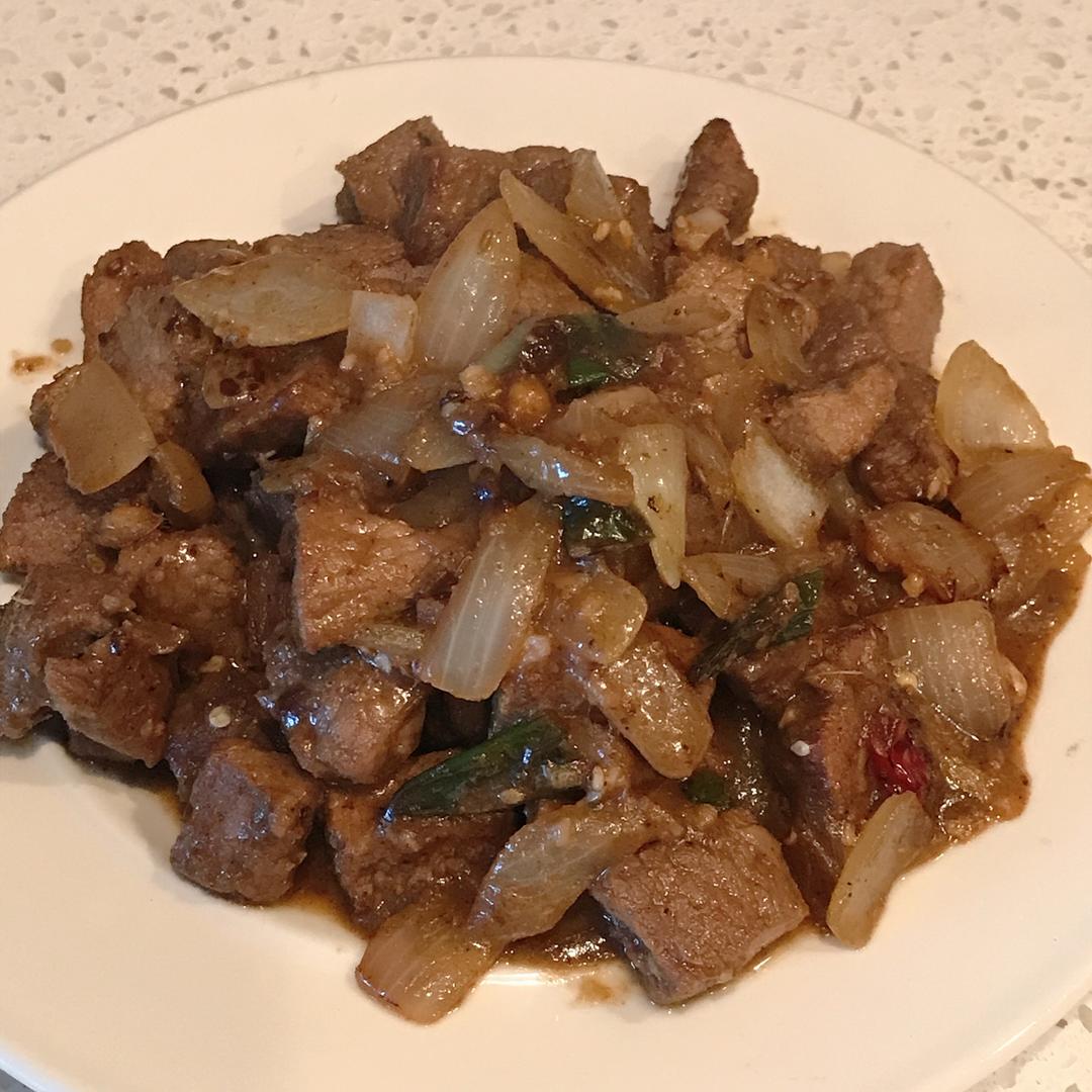 孜然洋葱炒牛肉粒