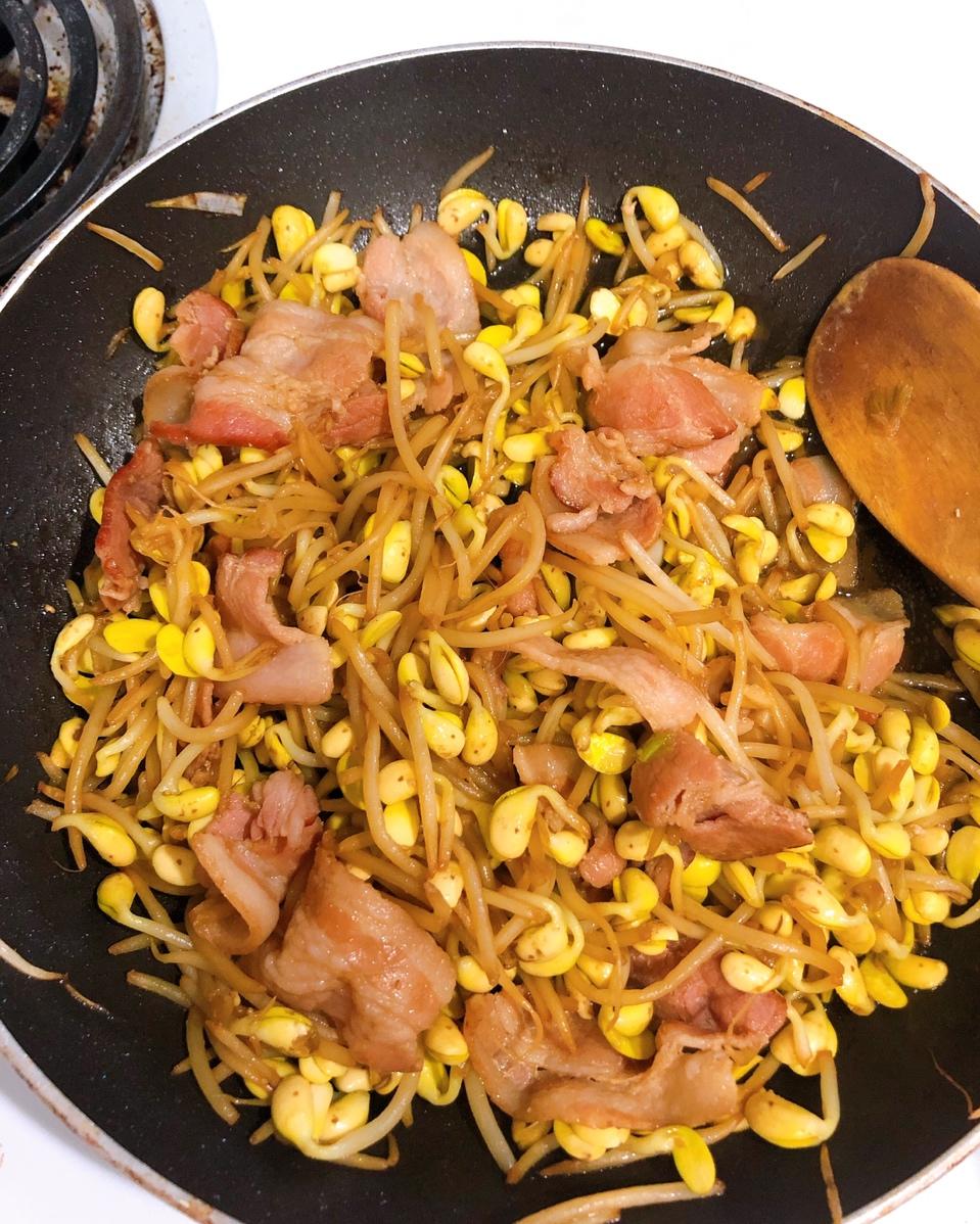 黄豆芽炒五花肉