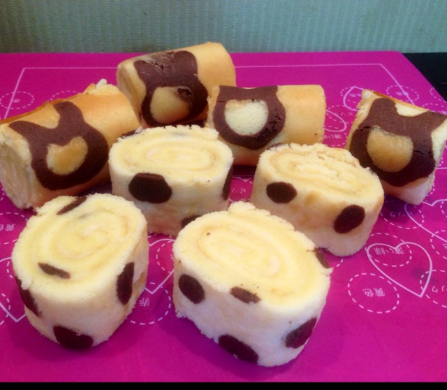 可可奶油波点蛋糕卷