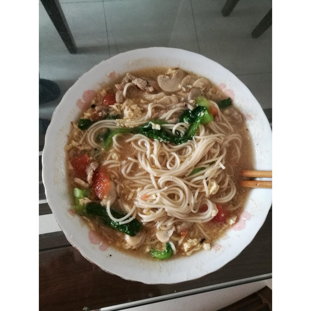 西红柿鸡蛋挂面汤