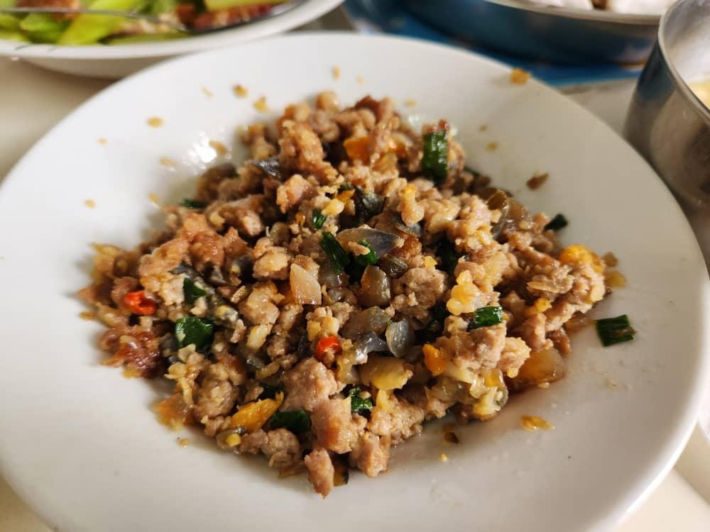 皮蛋炒云耳肉末